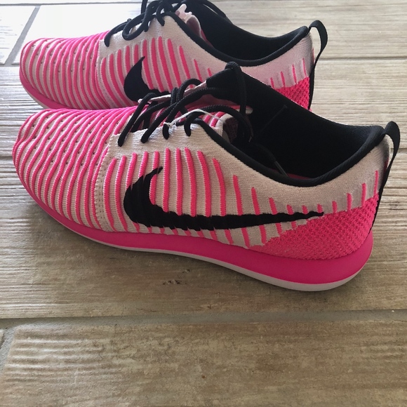 NWOB ROSHE 2 FLYKNIT LOW GRADE SCHOOL RUNNING SHOE - Picture 3 of 5
